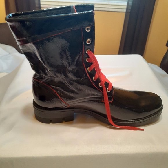 ❄❄COLD WEATHER SPECIALS....EDGY BLACK & RED PATENT LEATHER BOOTIE - Picture 3 of 3